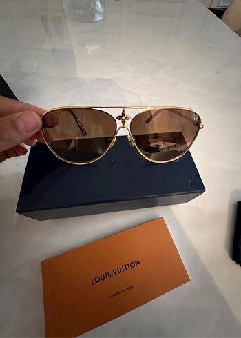Parlak Altın Louis Vuitton Kadın Güneş Gözlüğü - Görsel 3