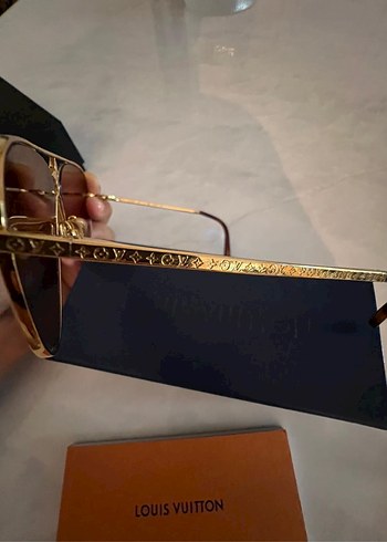 Parlak Altın Louis Vuitton Kadın Güneş Gözlüğü - Görsel 4