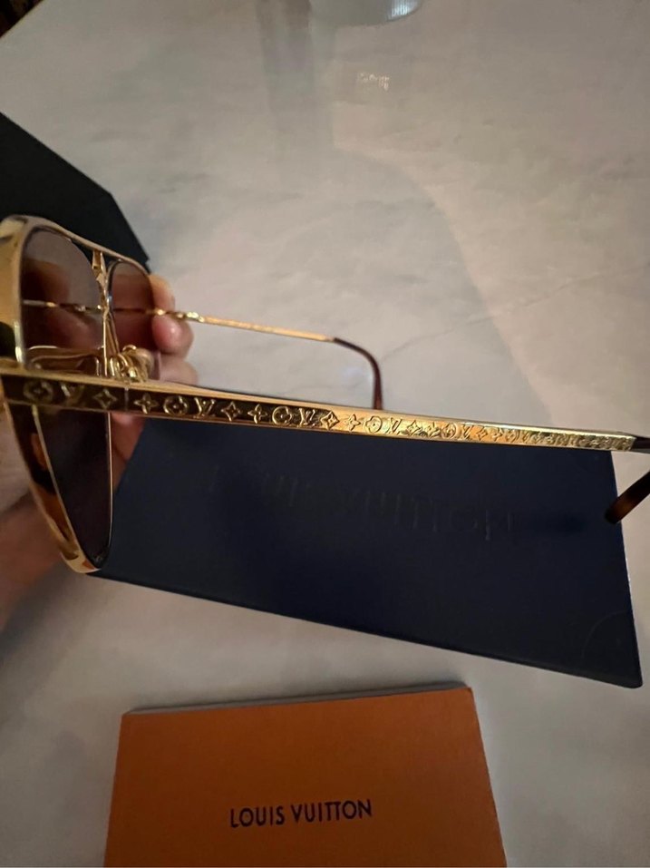 Parlak Altın Louis Vuitton Kadın Güneş Gözlüğü - Görsel 4