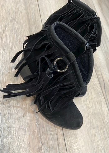 Siyah Süet Püsküllü Kadın Dolgu Topuk Bot - Görsel 8