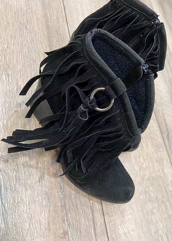 Siyah Süet Püsküllü Kadın Dolgu Topuk Bot - Görsel 7