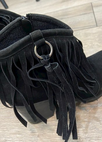 Siyah Süet Püsküllü Kadın Dolgu Topuk Bot - Görsel 2