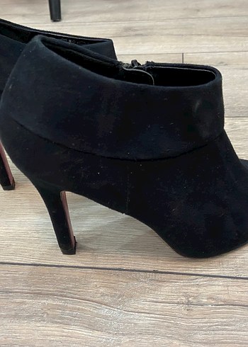 Siyah Süet Kadın Topuklu Bot - Görsel 2