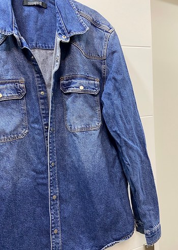 Düğmeli Mavi Denim Kadın Gömlek - Görsel 5