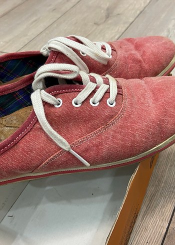 Gri Tabanlı Kırmızı Süet Kadın Spor Ayakkabı - Görsel 6