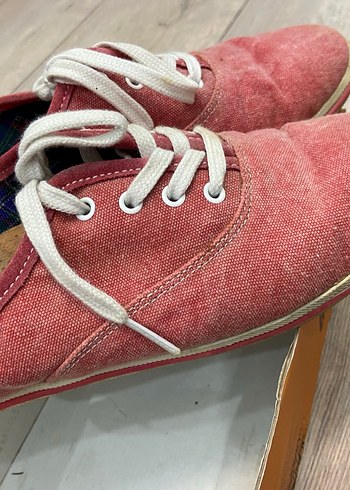 Gri Tabanlı Kırmızı Süet Kadın Spor Ayakkabı - Görsel 4