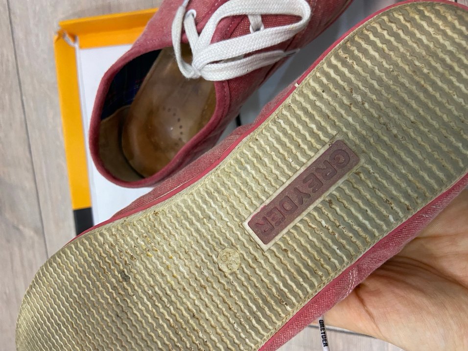 Gri Tabanlı Kırmızı Süet Kadın Spor Ayakkabı - Görsel 2