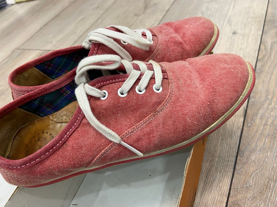 Gri Tabanlı Kırmızı Süet Kadın Spor Ayakkabı - Görsel 5