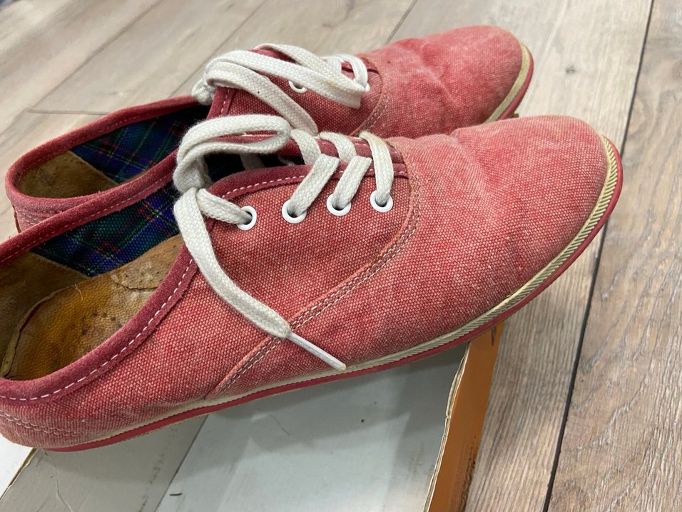 Gri Tabanlı Kırmızı Süet Kadın Spor Ayakkabı - Görsel 4