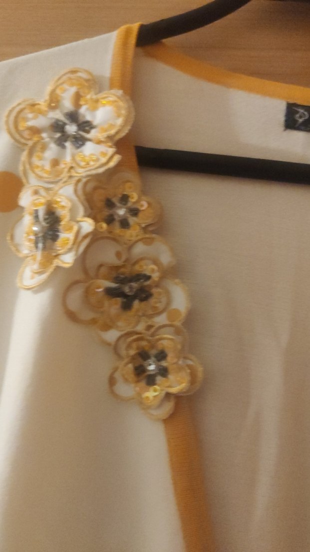 Beyaz V Yakalı Uzun Kollu Kadın Bluz - Görsel 2