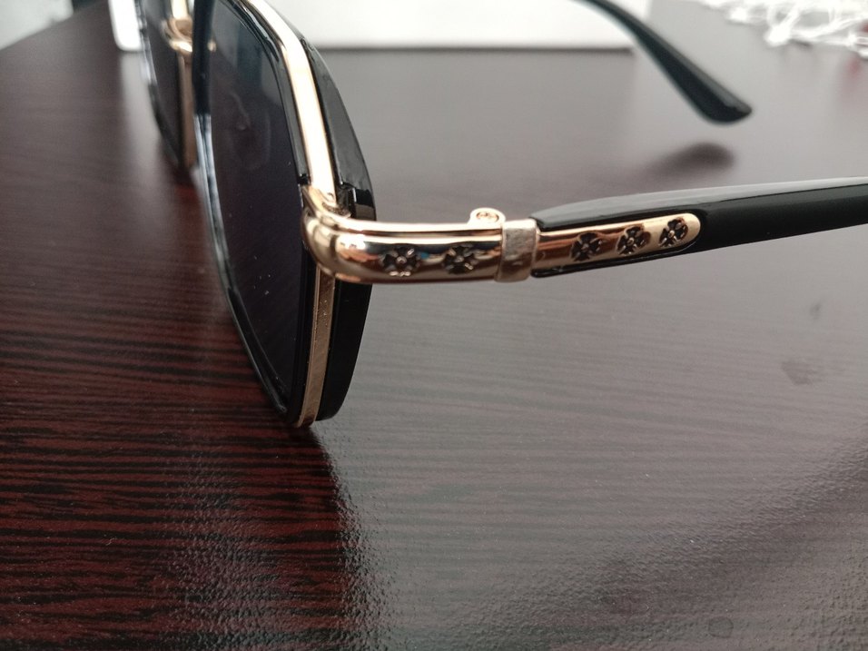 Gold detaylı kadın güneş gözlüğü - Görsel 3