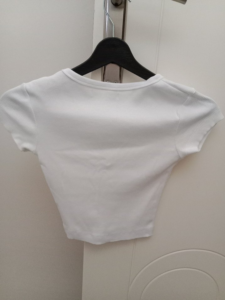 Kadın Beyaz V Yakalı Kısa Crop Tişört - Görsel 2