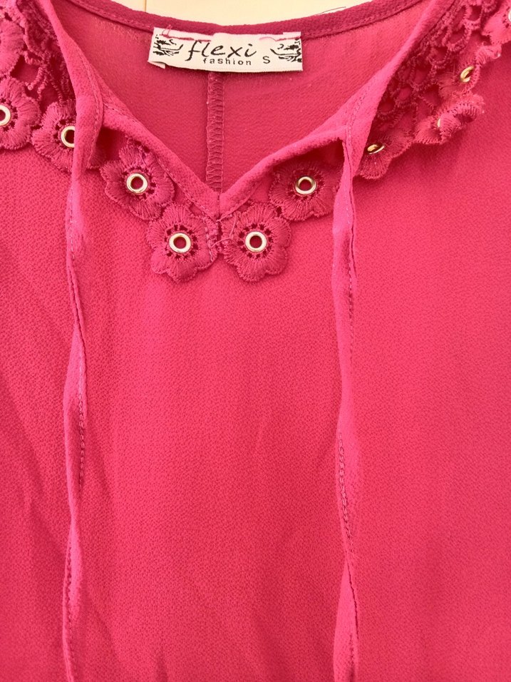 Pembe Kısa Kollu Fırfırlı Nakışlı Bluz - Görsel 2