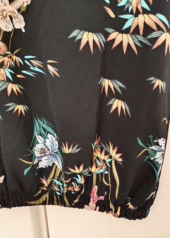 Püsküllü V Yaka Siyah Çiçekli Kadın Bluz - Görsel 3