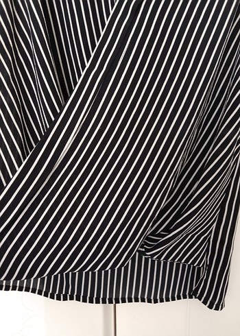 Kadın Siyah Çizgili V Yakalı Kolsuz Bluz - Görsel 4