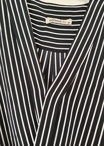 Kadın Siyah Çizgili V Yakalı Kolsuz Bluz - Görsel 2