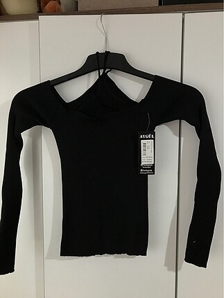 Omuzları ipli t-shirt