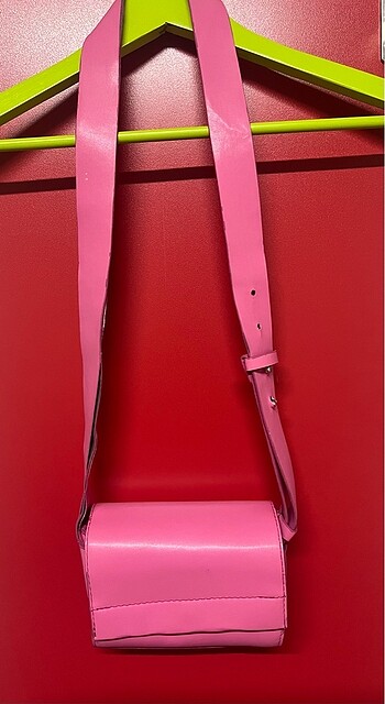 Pembe çanta