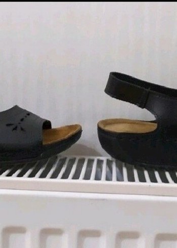 Polaris Siyah Deri Dolgu Topuklu Kadın Sandalet - Görsel 3