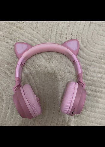 Kedi kulaklık
