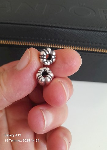 Pandora pandora iki adet charm