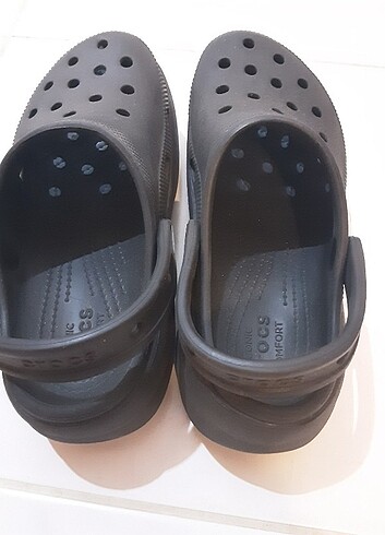 CROCS W6