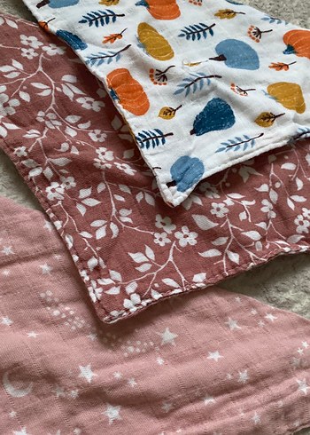 Nakışlı Çok Renkli Bebek Önlükleri - Görsel 2