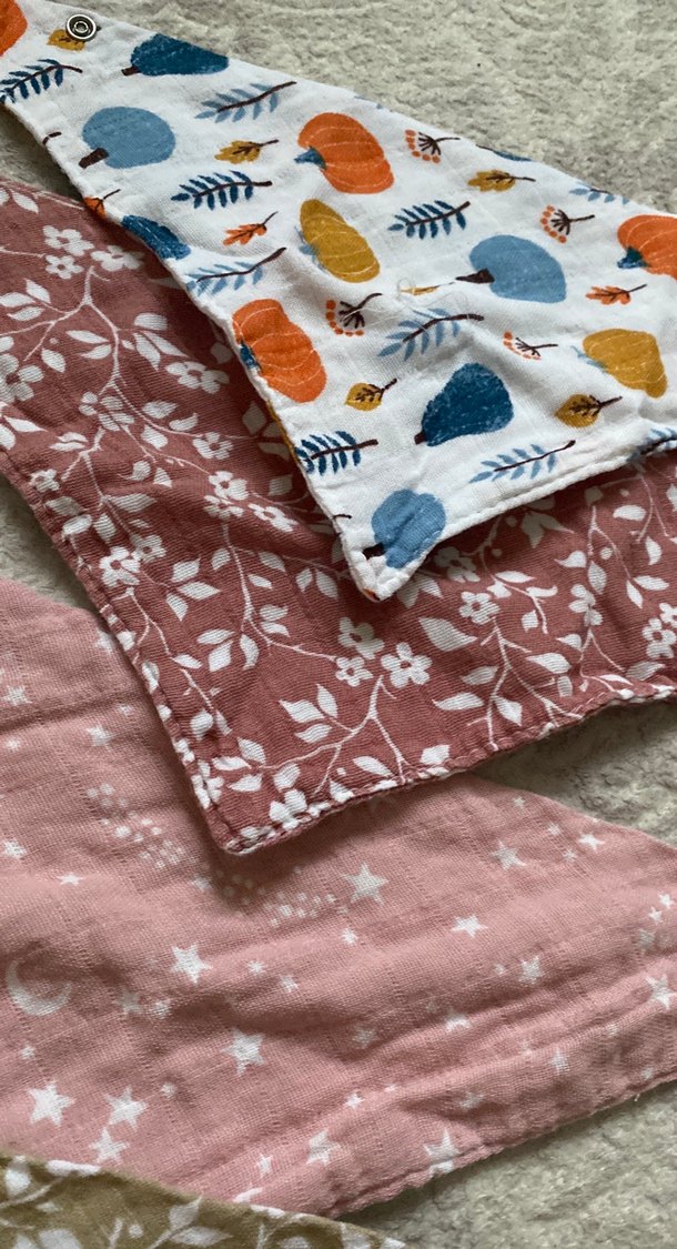 Nakışlı Çok Renkli Bebek Önlükleri - Görsel 2