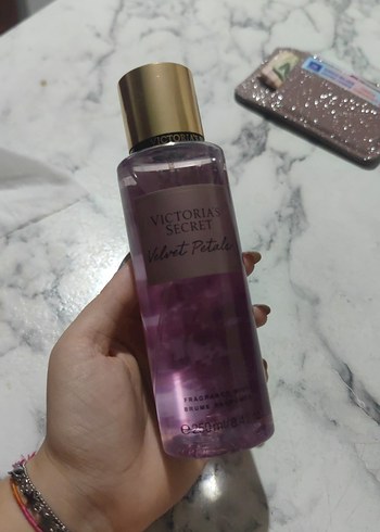 Victoria's Secret Velvet Petals Kadın Parfümü/Vücut Spreyi