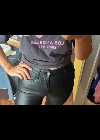 34 Beden siyah Renk Stradivarius Mat deri skinny orta bel pantolon
