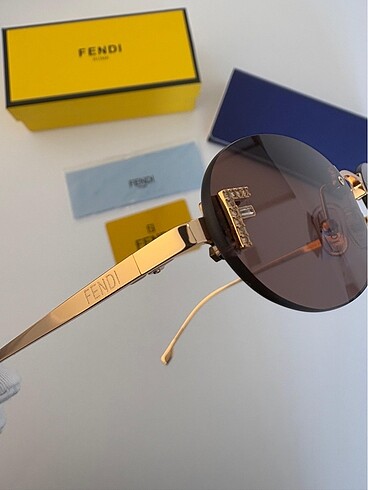 Beden FENDİ FE4075US 30F 54 EKARTMAN BAYAN GÜNEŞ GÖZLÜĞÜ