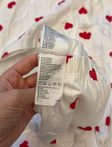 4 Yaş Beden beyaz Renk H&M unisex kalpli pijama takımı