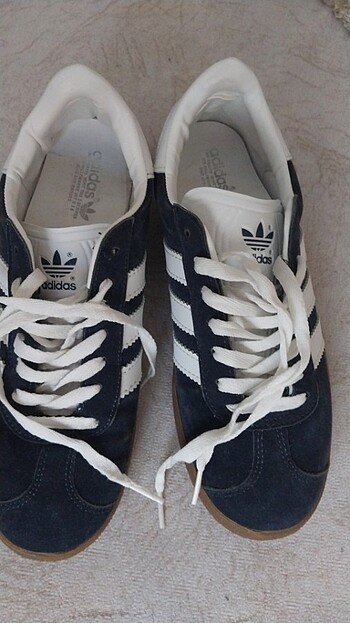 40 Beden 40 numara Adidas marka ayakkabı kullanılmamış