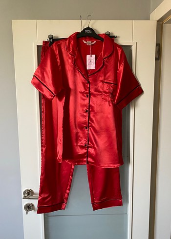 Parlak Kırmızı Kadın Saten Pijama Takımı