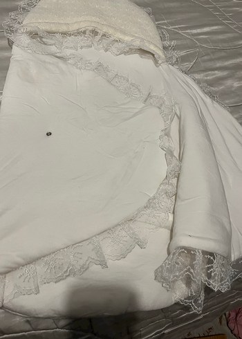 Beyaz Nakışlı Keten Bebek Kundak Örtüsü - Görsel 3