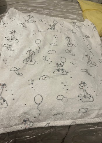 Beyaz Gri Desenli Çocuk Battaniyesi - Görsel 2