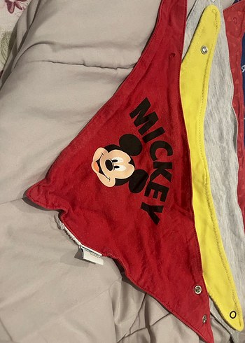 Mickey Baskılı Çok Renkli Bebek Önlüğü - Görsel 3