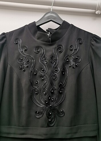38 Beden siyah Renk Krep Önü İşlemeli Elbise