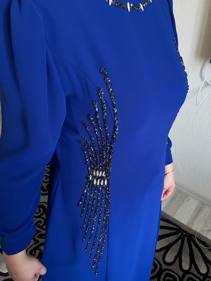 Zincir Detaylı Mavi Uzun Kollu Kadın Elbise - Görsel 3