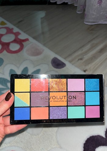 Makeup Revolution Çok Renkli Far Paleti