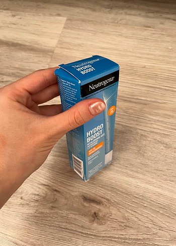 Neutrogena Neutrogena Hydro Boost SPF 25 Nemlendirici