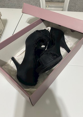 Siyah Fırfırlı Dolgu Topuk Kadın Ayakkabı - Görsel 2