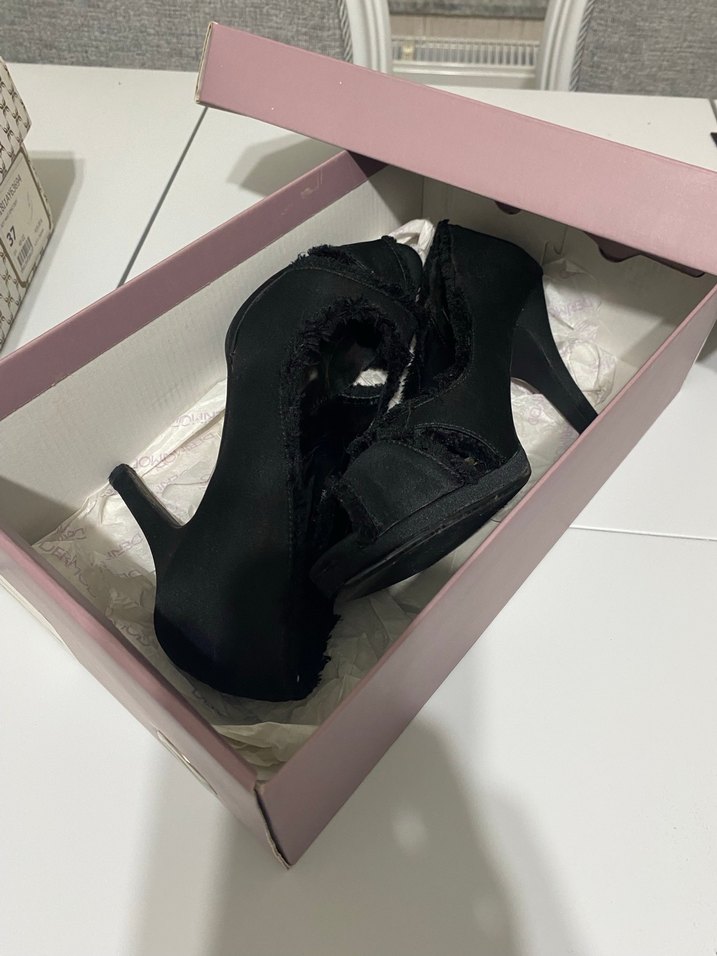 Siyah Fırfırlı Dolgu Topuk Kadın Ayakkabı - Görsel 2