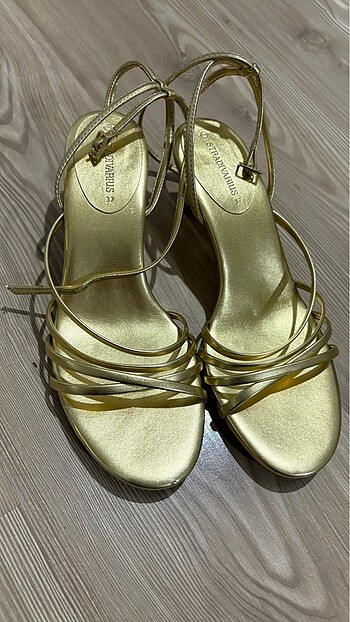 Stradivarius Stradivarius gold topuklu sandalet