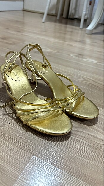 37 Beden altın Renk Stradivarius gold topuklu sandalet