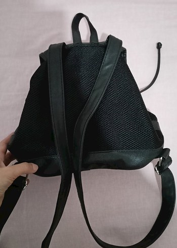Siyah Deri Tokalı Kadın Sırt Çantası - Görsel 2