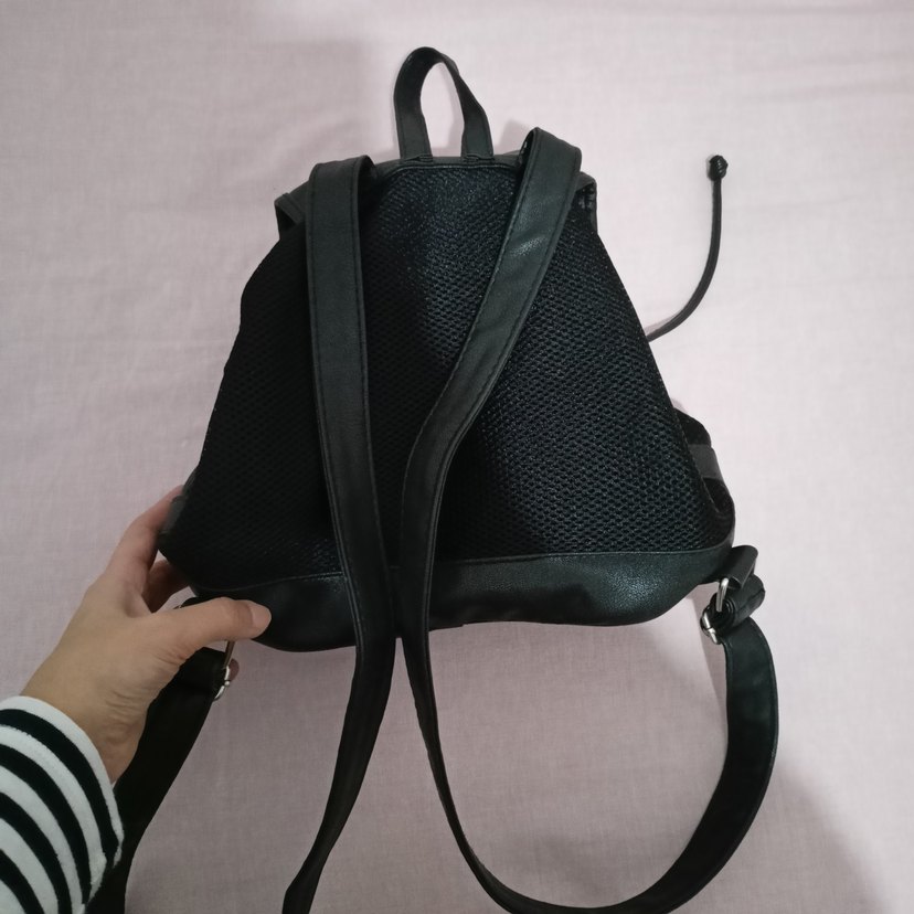 Siyah Deri Tokalı Kadın Sırt Çantası - Görsel 2