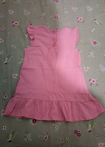 LC Waikiki Pembe kolları fırfırlı elbise.