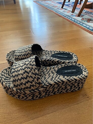 Pull and Bear Platform topuklu hasır sandalet