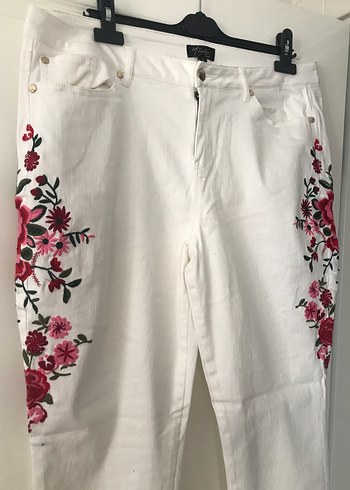 Nakışlı Beyaz Kadın Midi Jean - Görsel 2